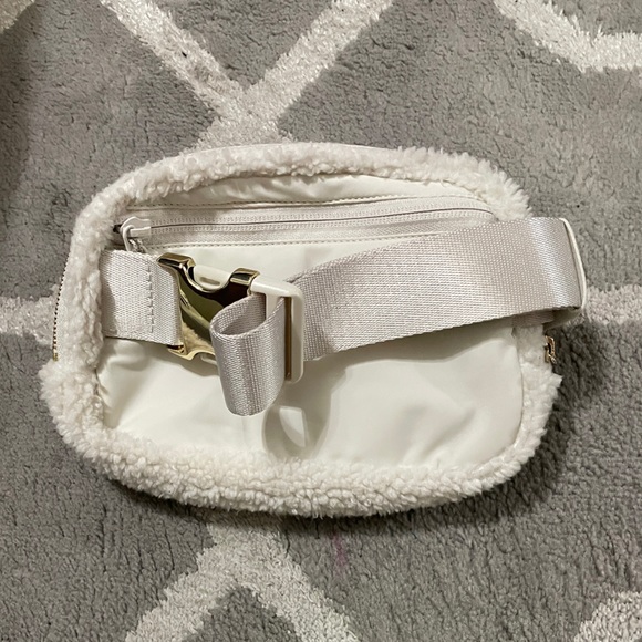 Lululemon Everywhere Belt Bag 1L Fleece - Picture 7 of 8